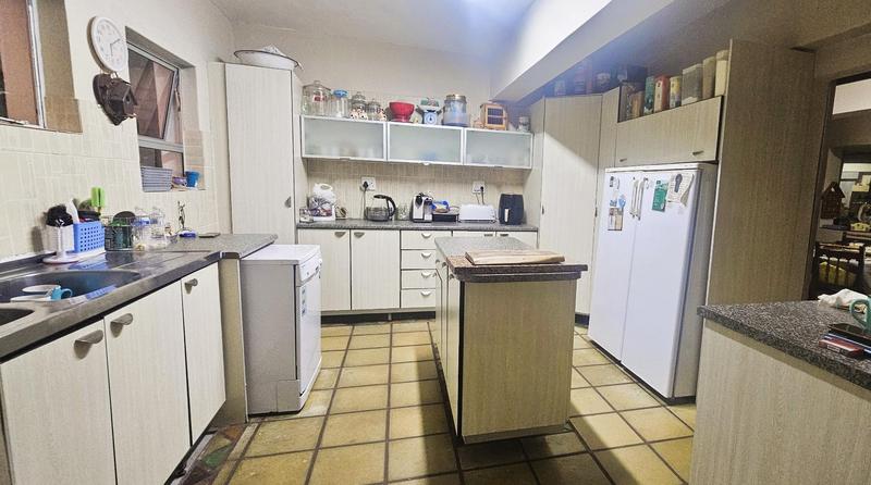7 Bedroom Property for Sale in Middedorp Western Cape